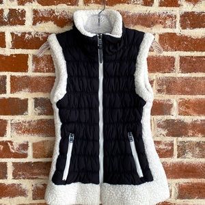Calvin Klein Performance Vest w Sherpa Detailing (small)